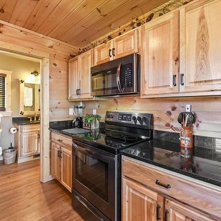 Walnut Ridge Cabin. Sleeps 7-11! Hot Tub, Pool Table, Minutes To Downtown Gatlinburg! Villa Exterior photo