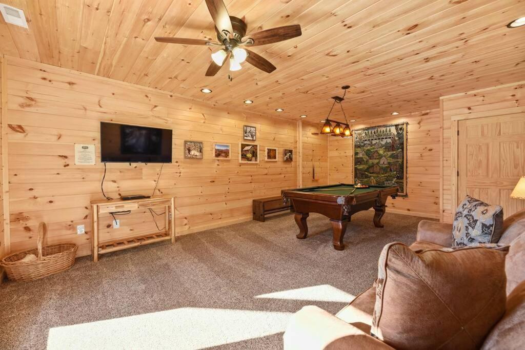 Walnut Ridge Cabin. Sleeps 7-11! Hot Tub, Pool Table, Minutes To Downtown Gatlinburg! Villa Exterior photo