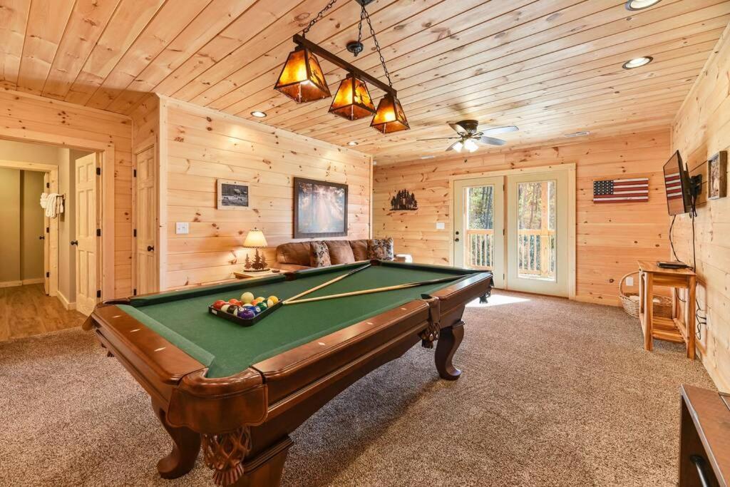 Walnut Ridge Cabin. Sleeps 7-11! Hot Tub, Pool Table, Minutes To Downtown Gatlinburg! Villa Exterior photo