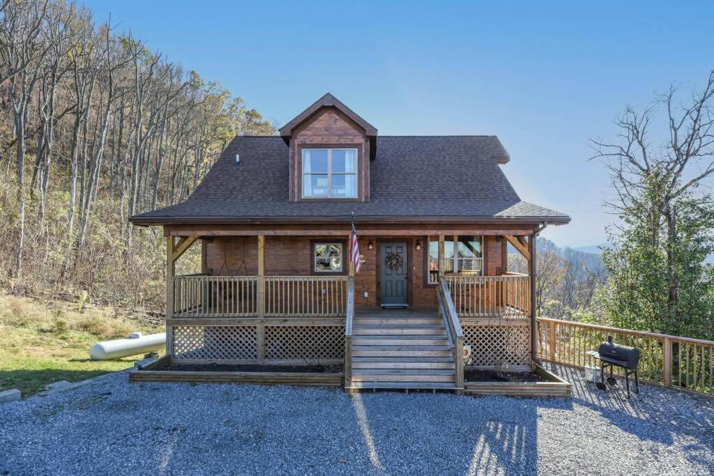 Walnut Ridge Cabin. Sleeps 7-11! Hot Tub, Pool Table, Minutes To Downtown Gatlinburg! Villa Exterior photo